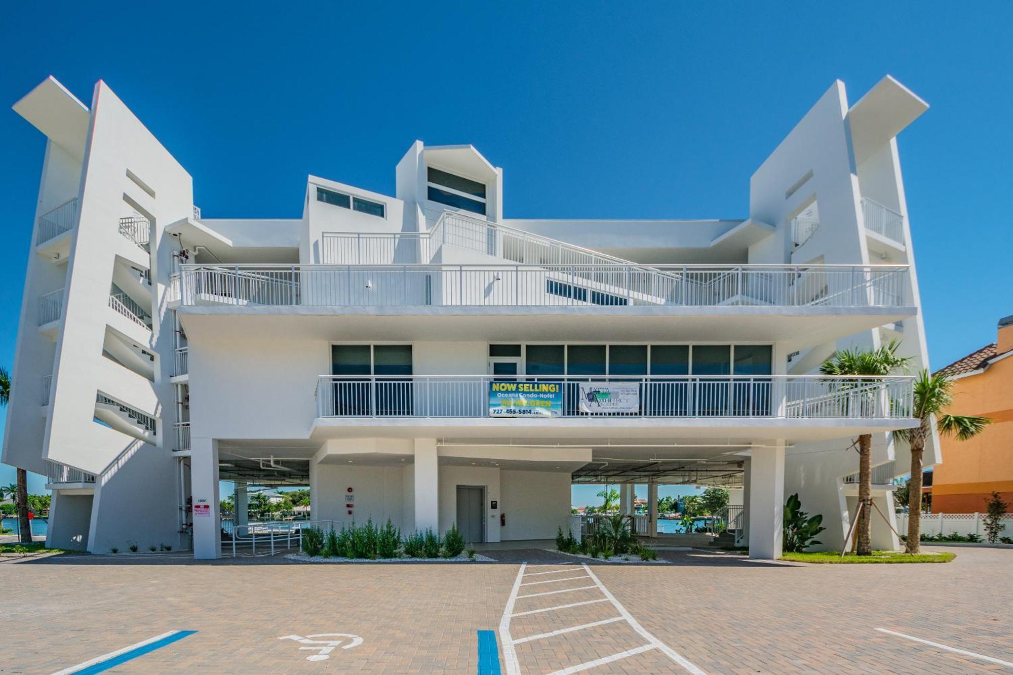 Provident Oceana Beachfront Suites เซนต์พีทบีช ภายนอก รูปภาพ